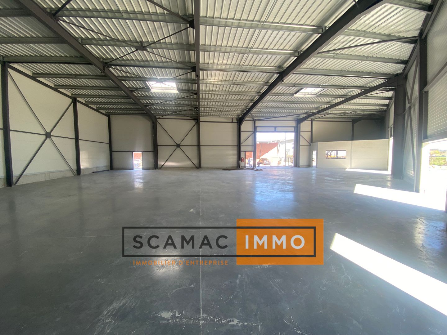 local commercial de 550m², Les-Pennes-Mirabeau (Bouches-du-Rhône)