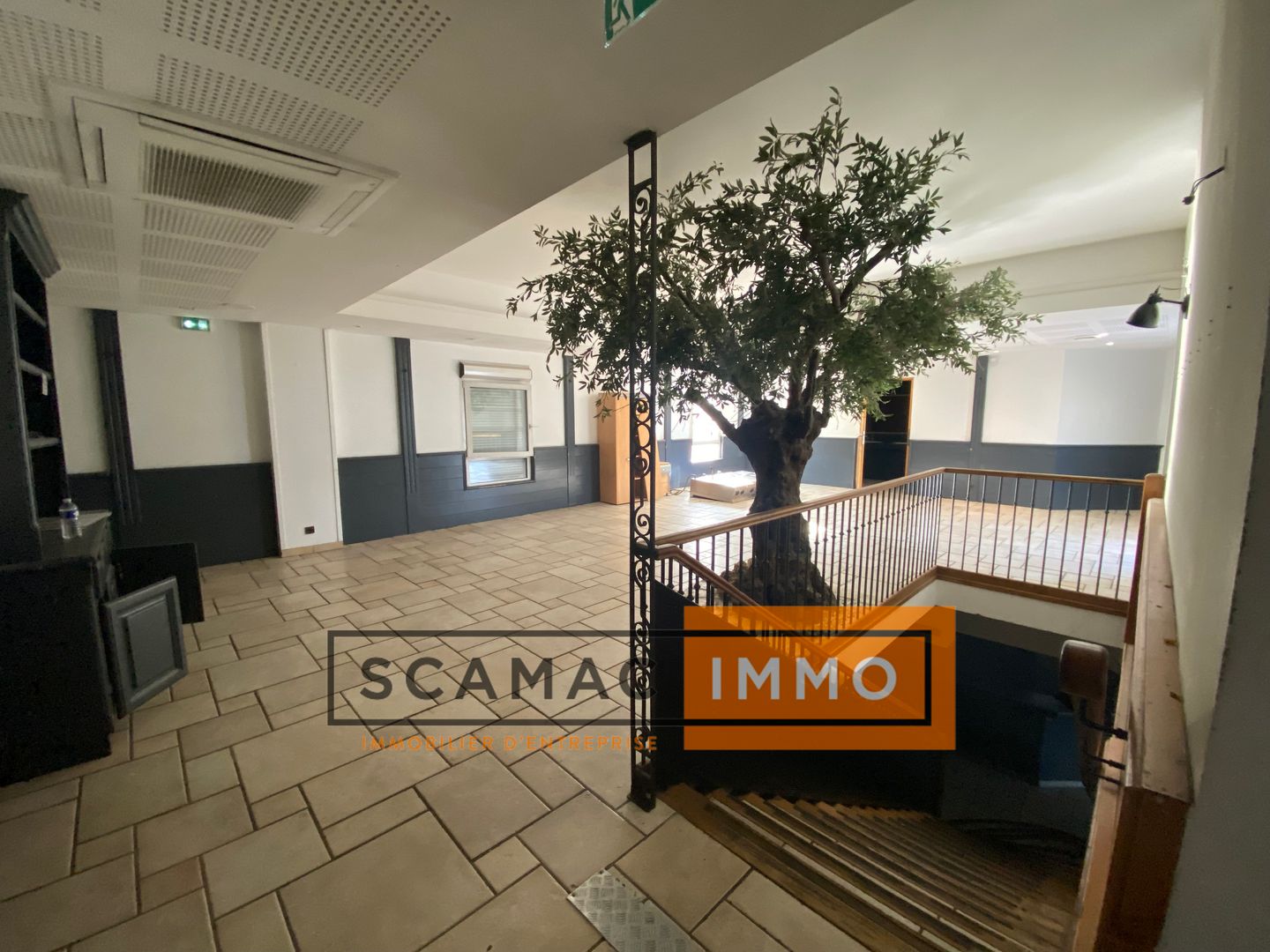 local commercial de 300m², Les-Pennes-Mirabeau (Bouches-du-Rhône)