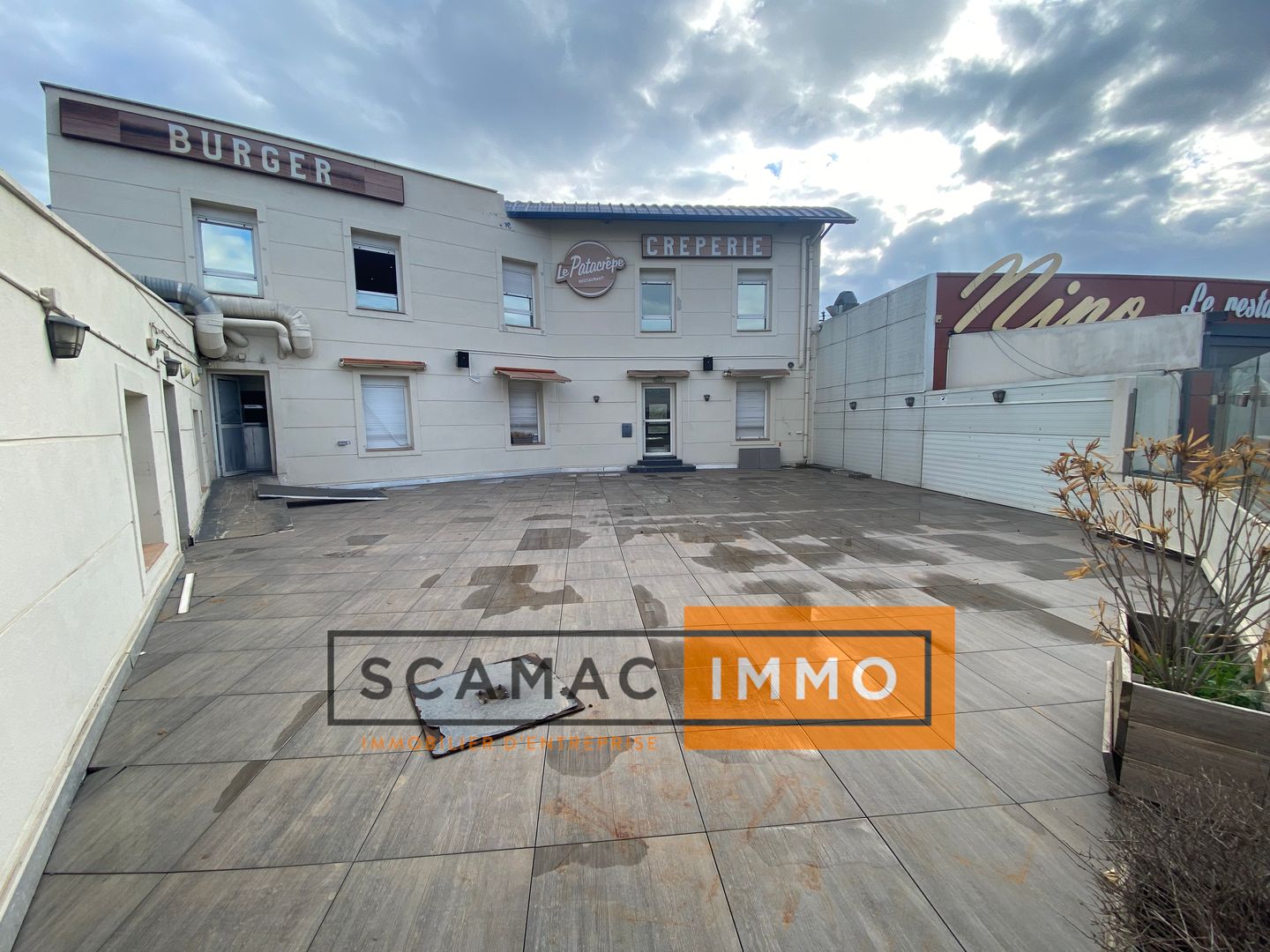 local commercial de 300m², Les-Pennes-Mirabeau (Bouches-du-Rhône)