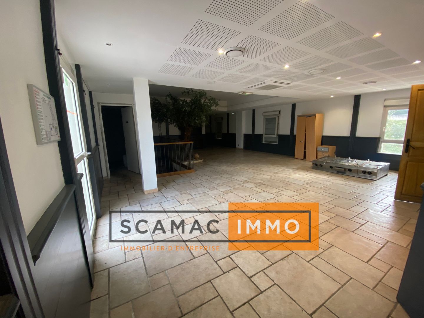 local commercial de 300m², Les-Pennes-Mirabeau (Bouches-du-Rhône)