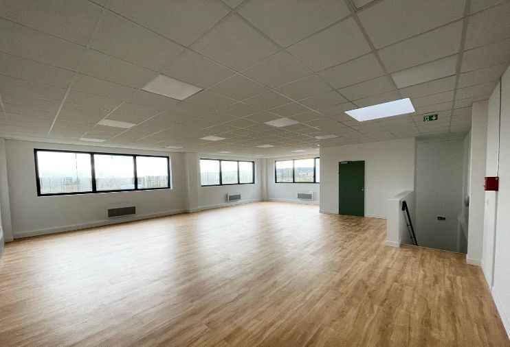 local d'activités de 1 559m², Marignane (Bouches-du-Rhône)