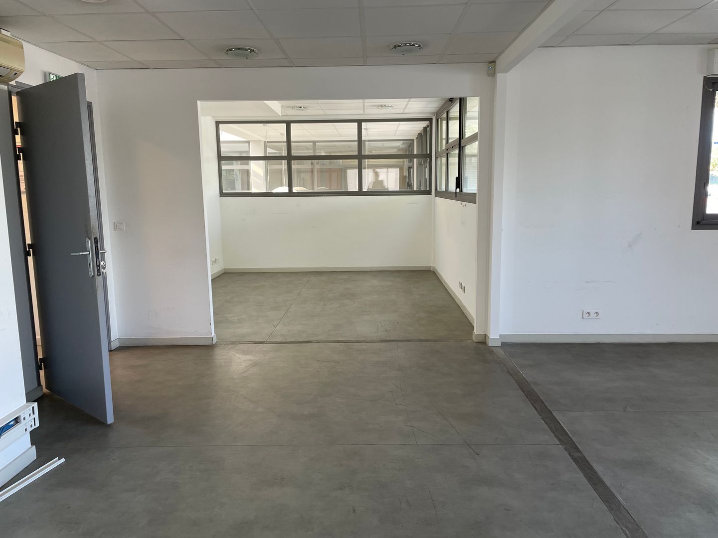 local d'activités de 385m², Le Muy (Var)