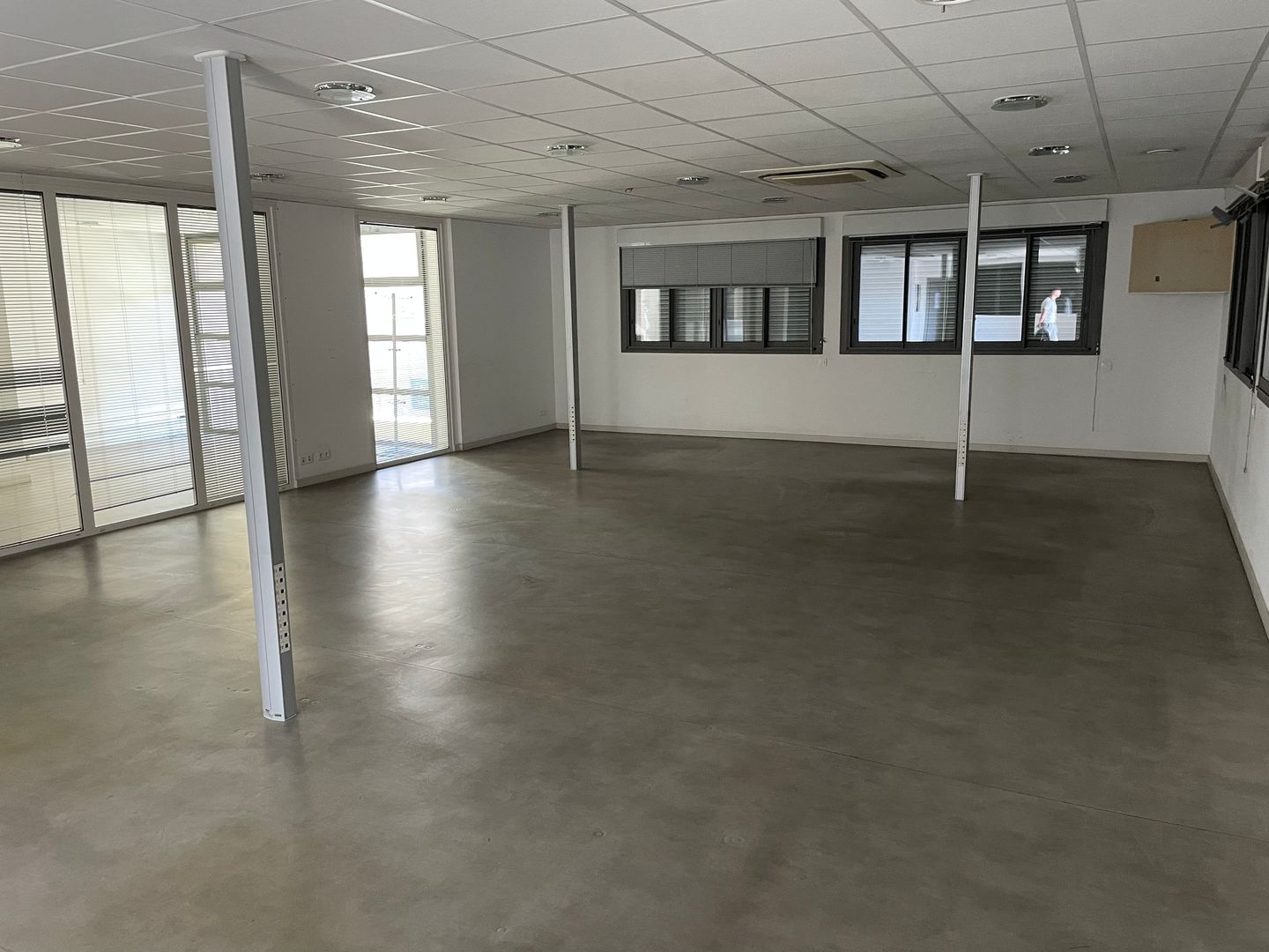 local d'activités de 385m², Le Muy (Var)