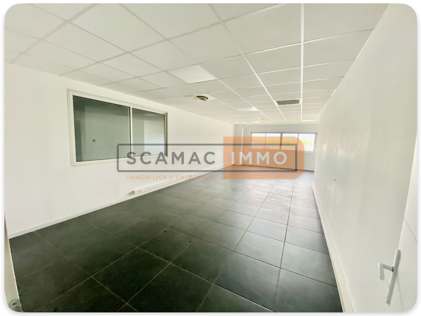 bureau de 110m², Fréjus (Var)