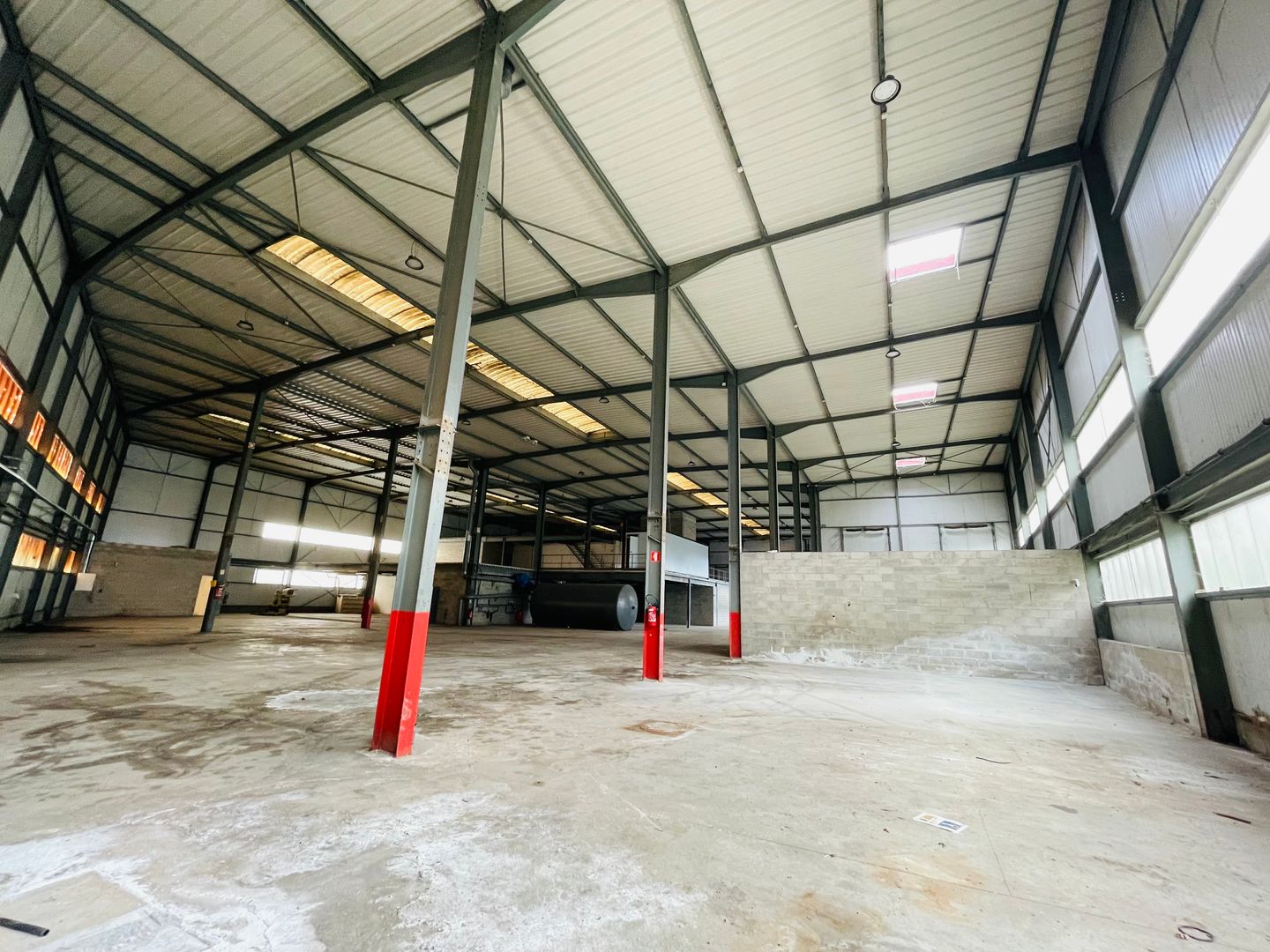 entrepôt de 3 939m², Créteil (Val-de-Marne)