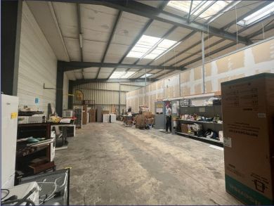 local d'activités de 462m², Magny-en-Vexin (Val-d'Oise)