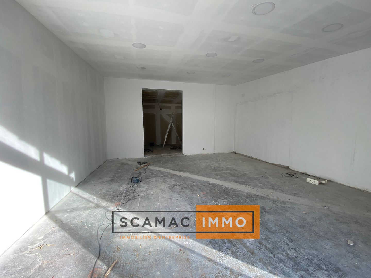 local commercial de 65m², Gardanne (Bouches-du-Rhône)