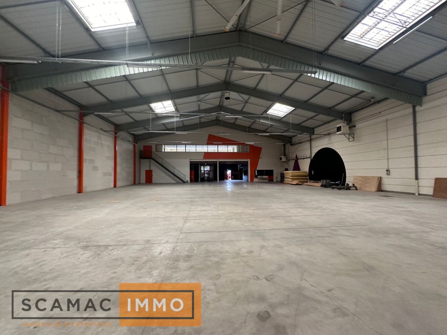 entrepôt de 2 250m², Port-de-Bouc (Bouches-du-Rhône)