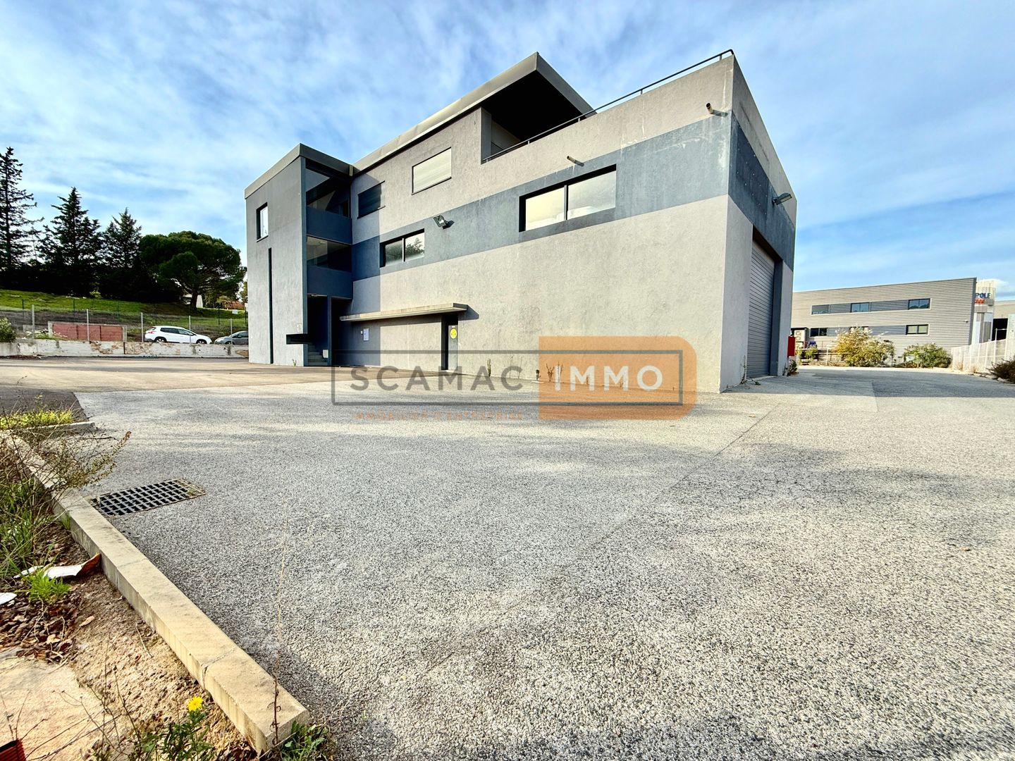 local d'activités de 500m², Fréjus (Var)