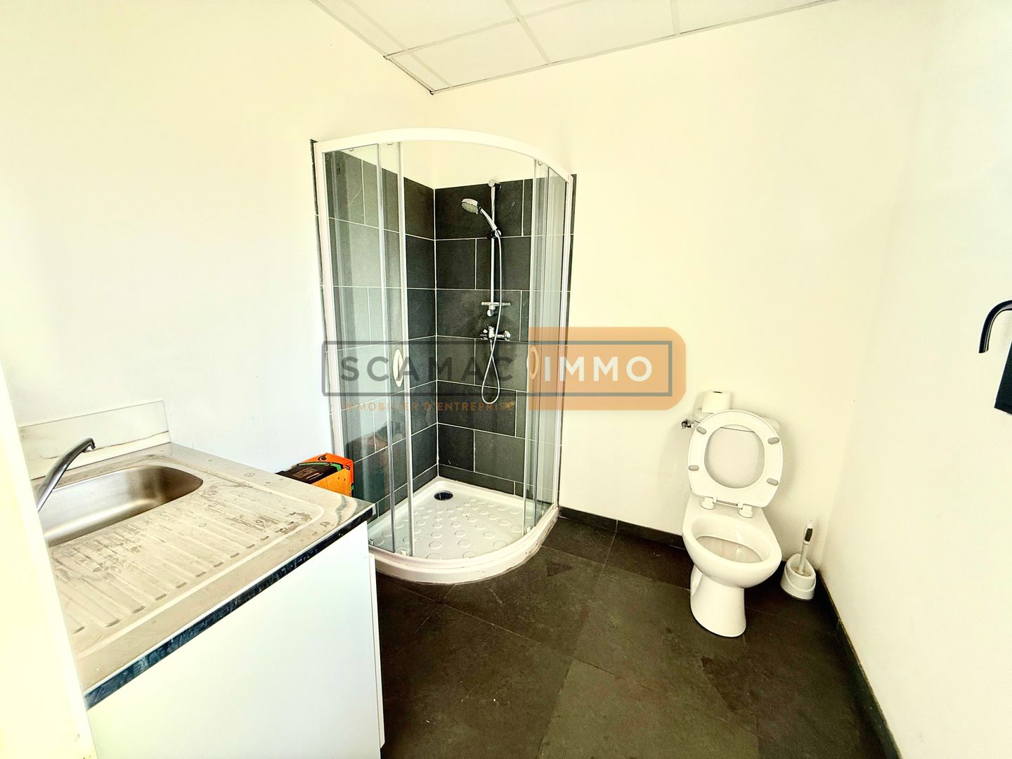 local d'activités de 500m², Fréjus (Var)