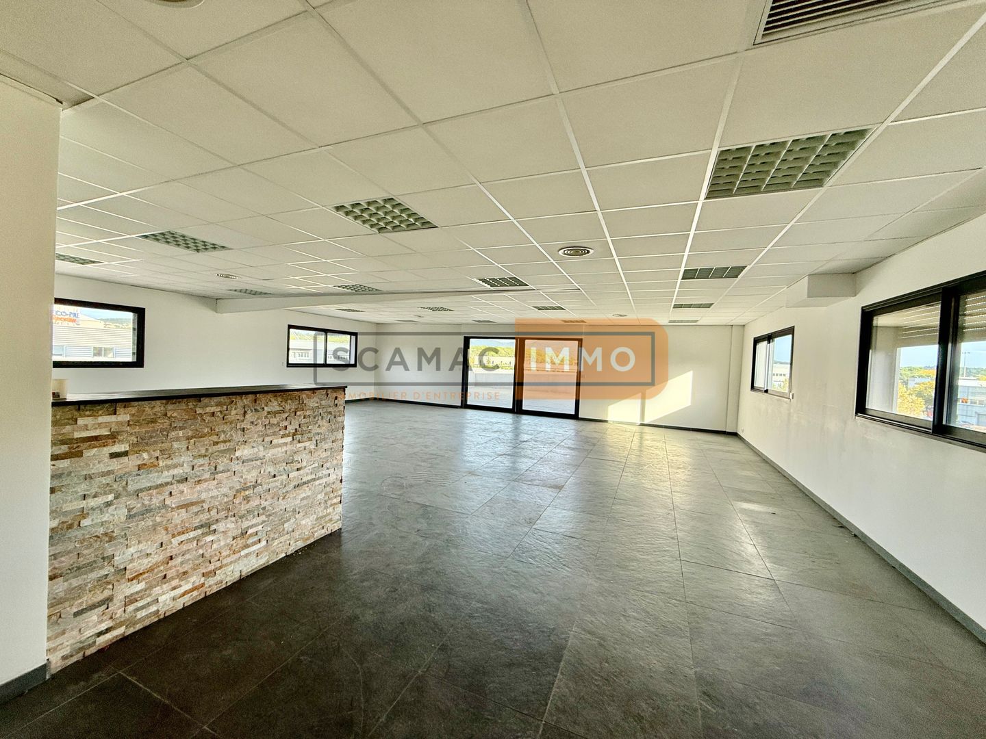 local d'activités de 500m², Fréjus (Var)
