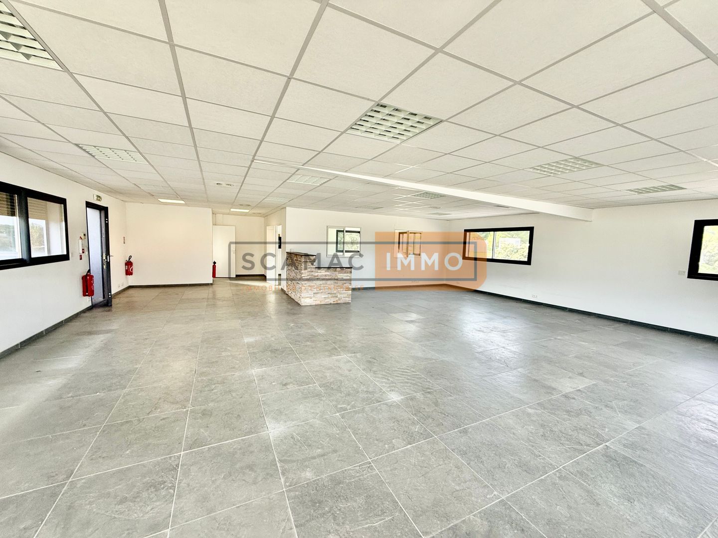 local d'activités de 500m², Fréjus (Var)