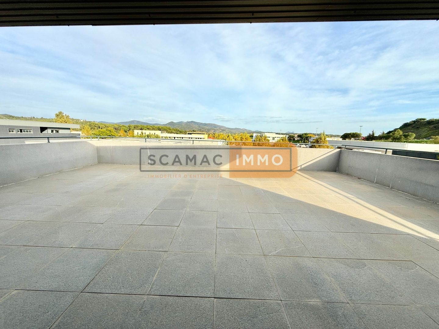 local d'activités de 500m², Fréjus (Var)