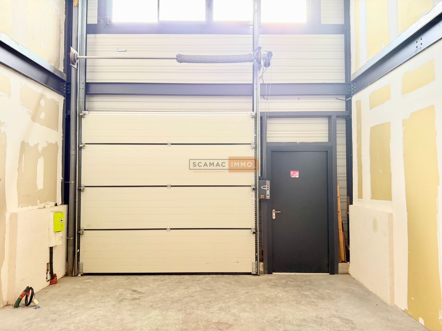 local d'activités de 120m², Fréjus (Var)