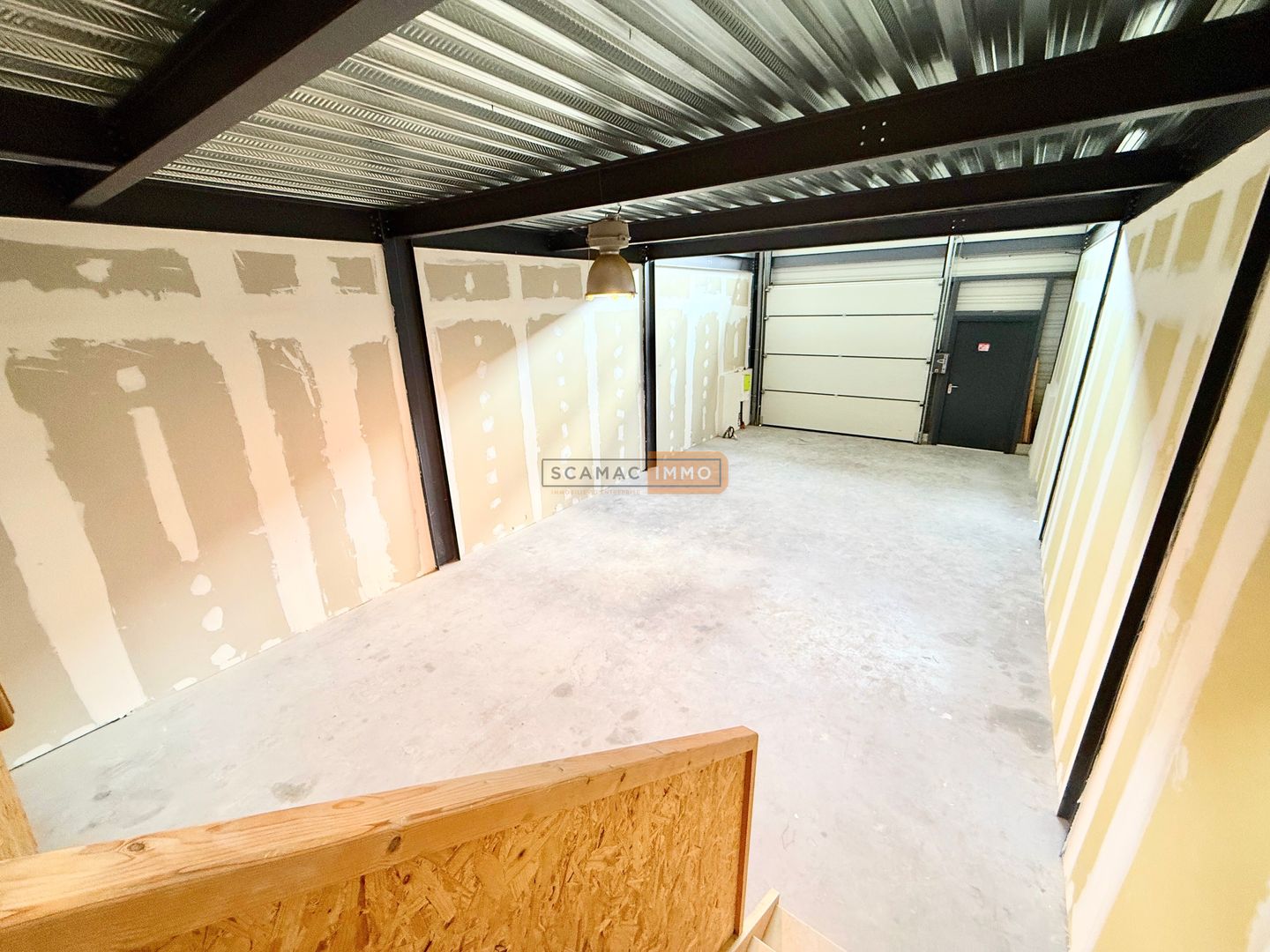 local d'activités de 120m², Fréjus (Var)