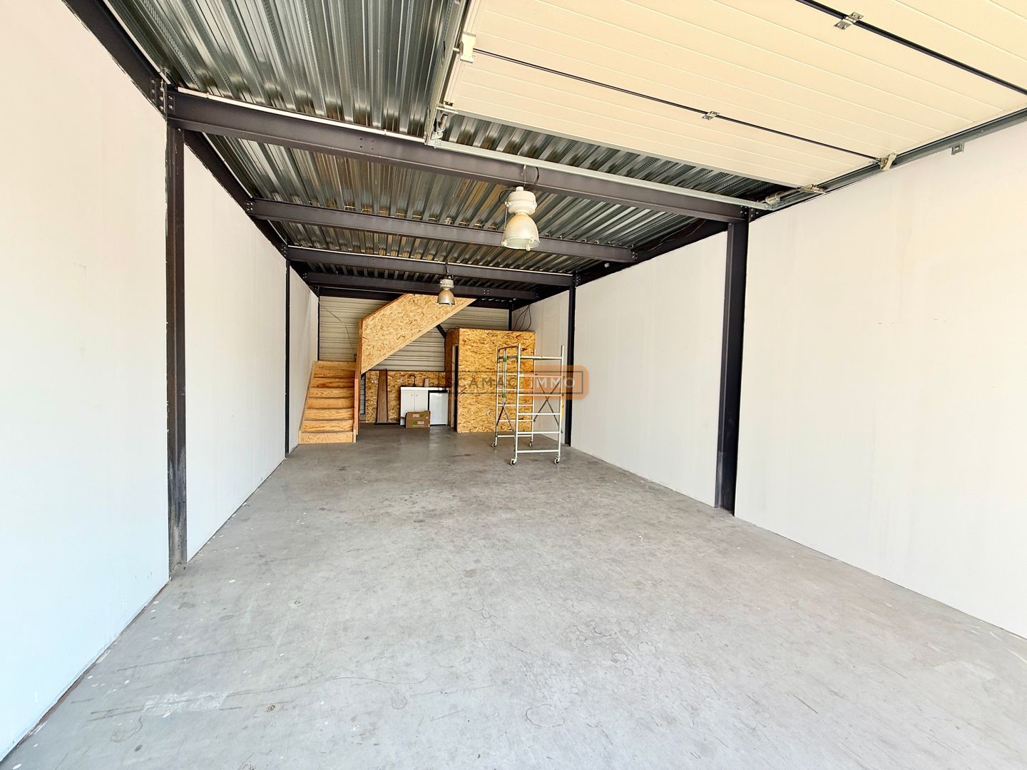 local d'activités de 120m², Fréjus (Var)