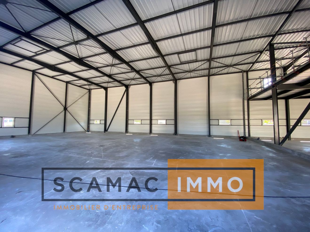 entrepôt de 200m², Vedène (Vaucluse)