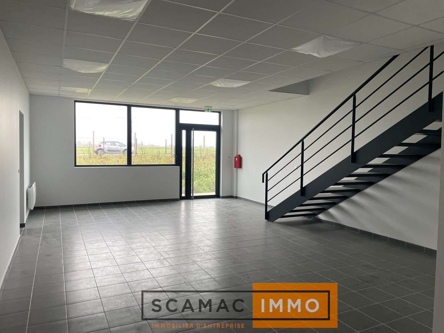 local d'activités de 994m², Villebon-sur-Yvette (Essonne)