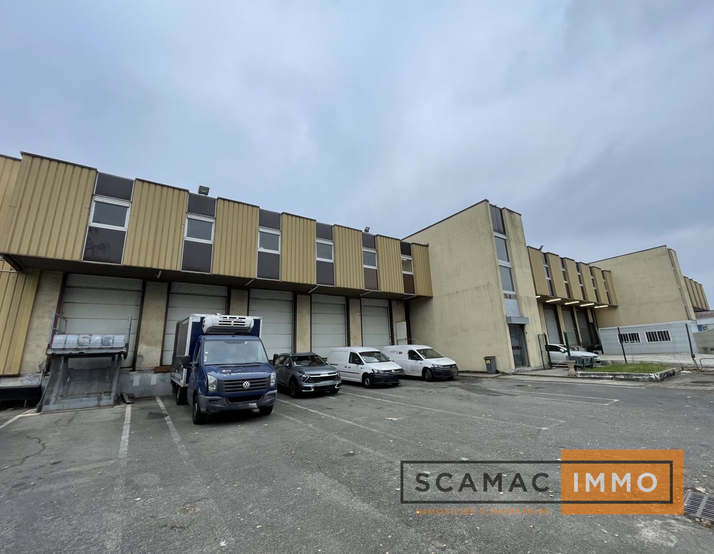 local d'activités de 2 227m², Orly (Val-de-Marne)