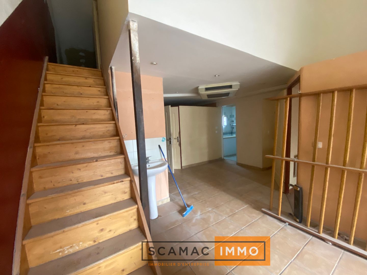local commercial de 132m², La Roque-d'Anthéron (Bouches-du-Rhône)