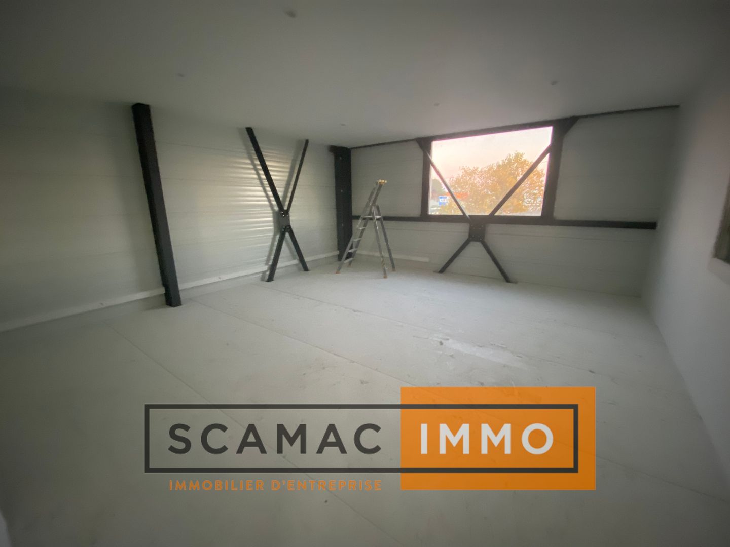entrepôt de 240m², Fos-sur-Mer (Bouches-du-Rhône)
