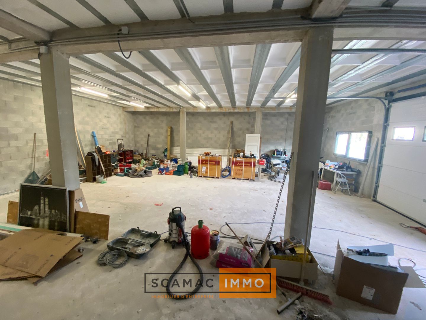 local d'activités de 247m², Les-Pennes-Mirabeau (Bouches-du-Rhône)