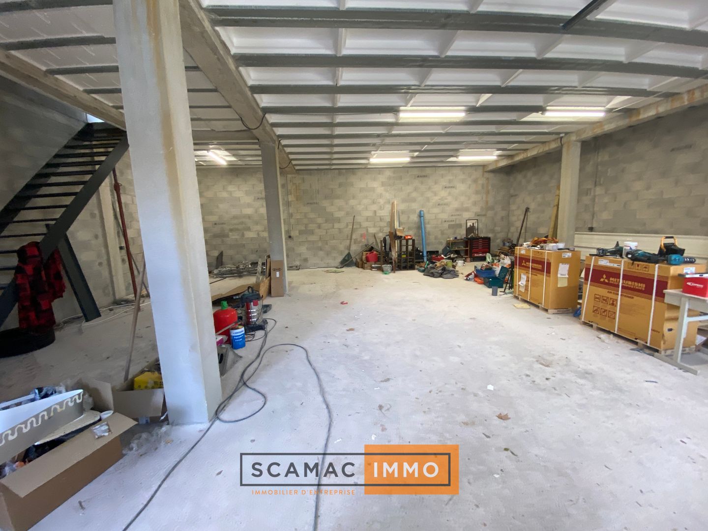 local d'activités de 247m², Les-Pennes-Mirabeau (Bouches-du-Rhône)