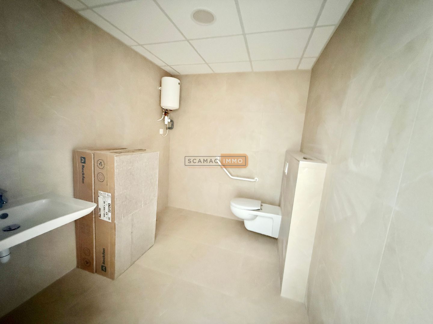 local d'activités de 70m², Saint-Raphaël (Var)