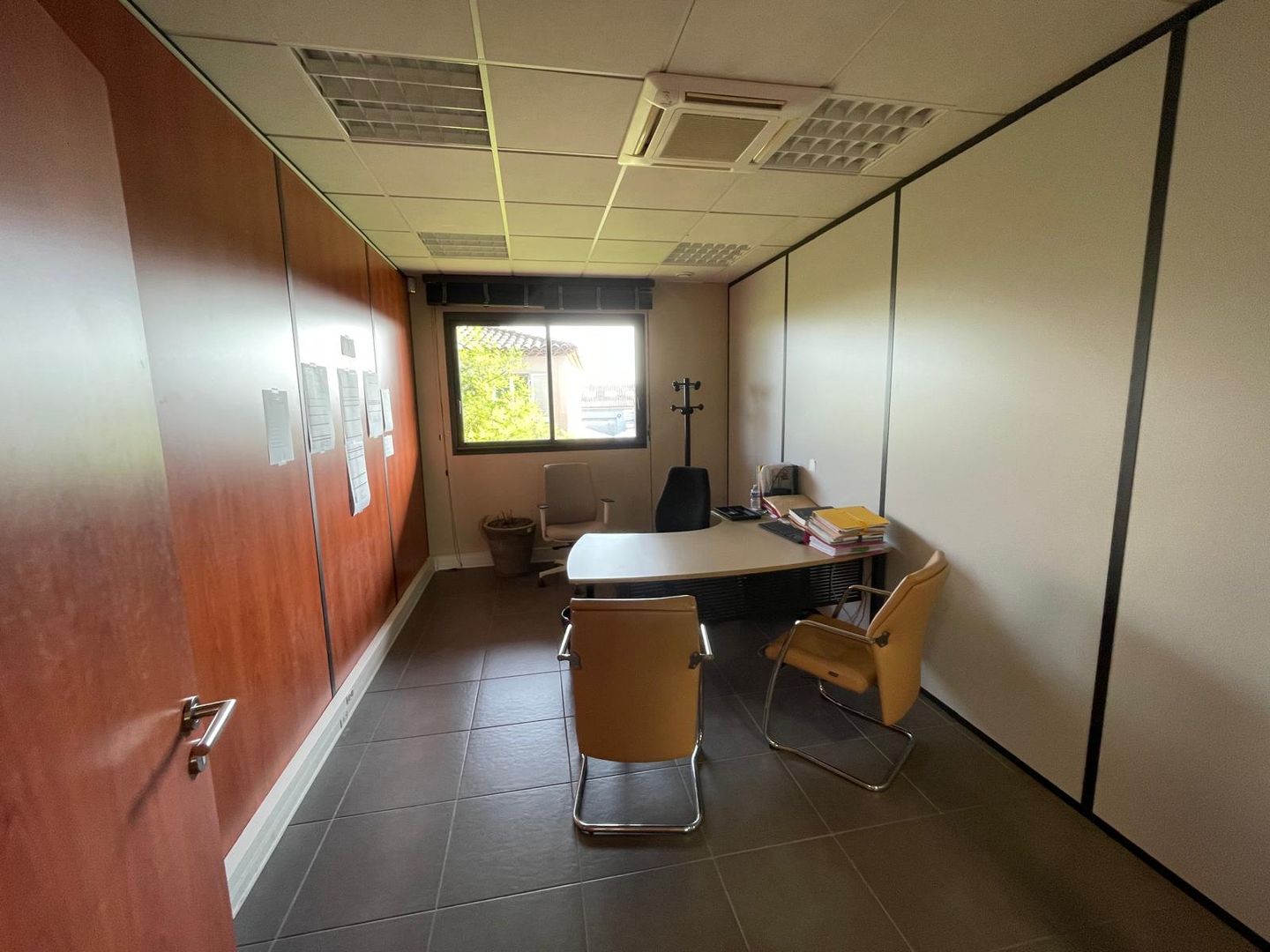 bureau de 525m², Solliès-Pont (Var)