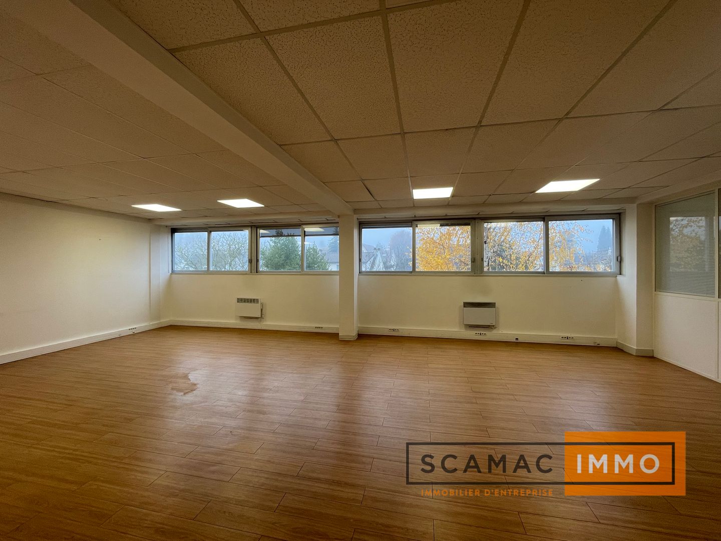 bureau de 400m², Igny (Essonne)