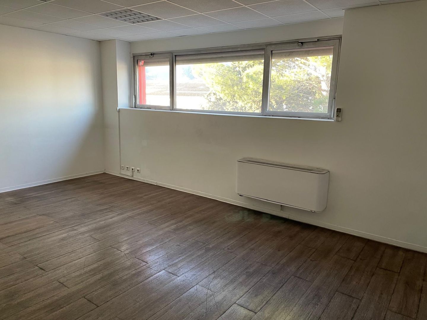 entrepôt de 3 143m², Brignoles (Var)