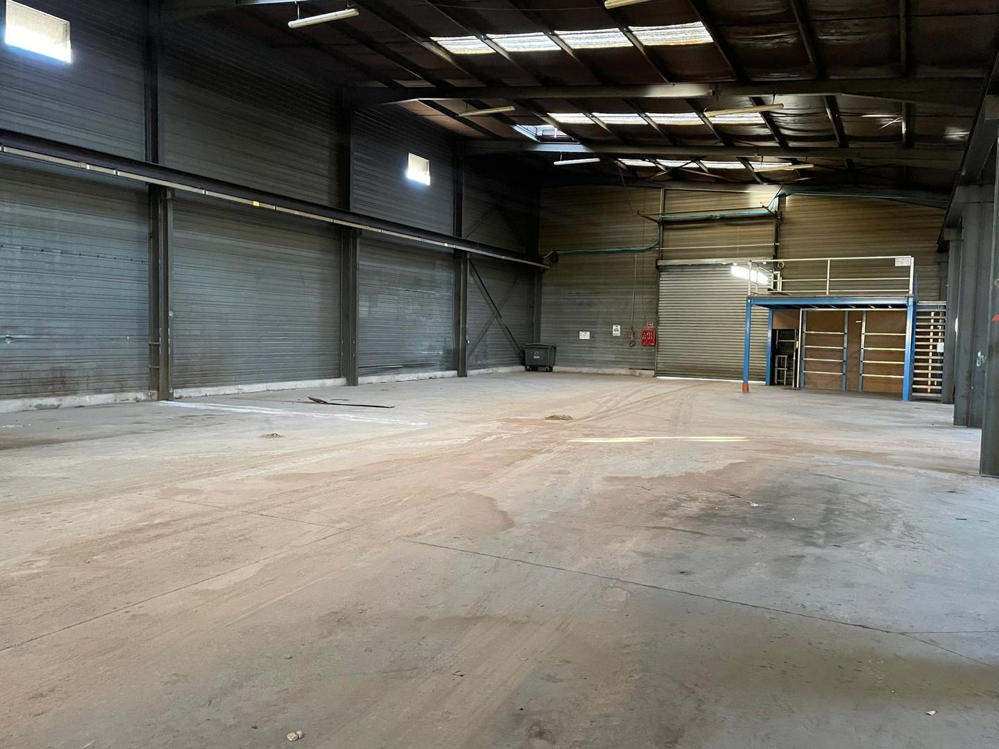 entrepôt de 3 143m², Brignoles (Var)