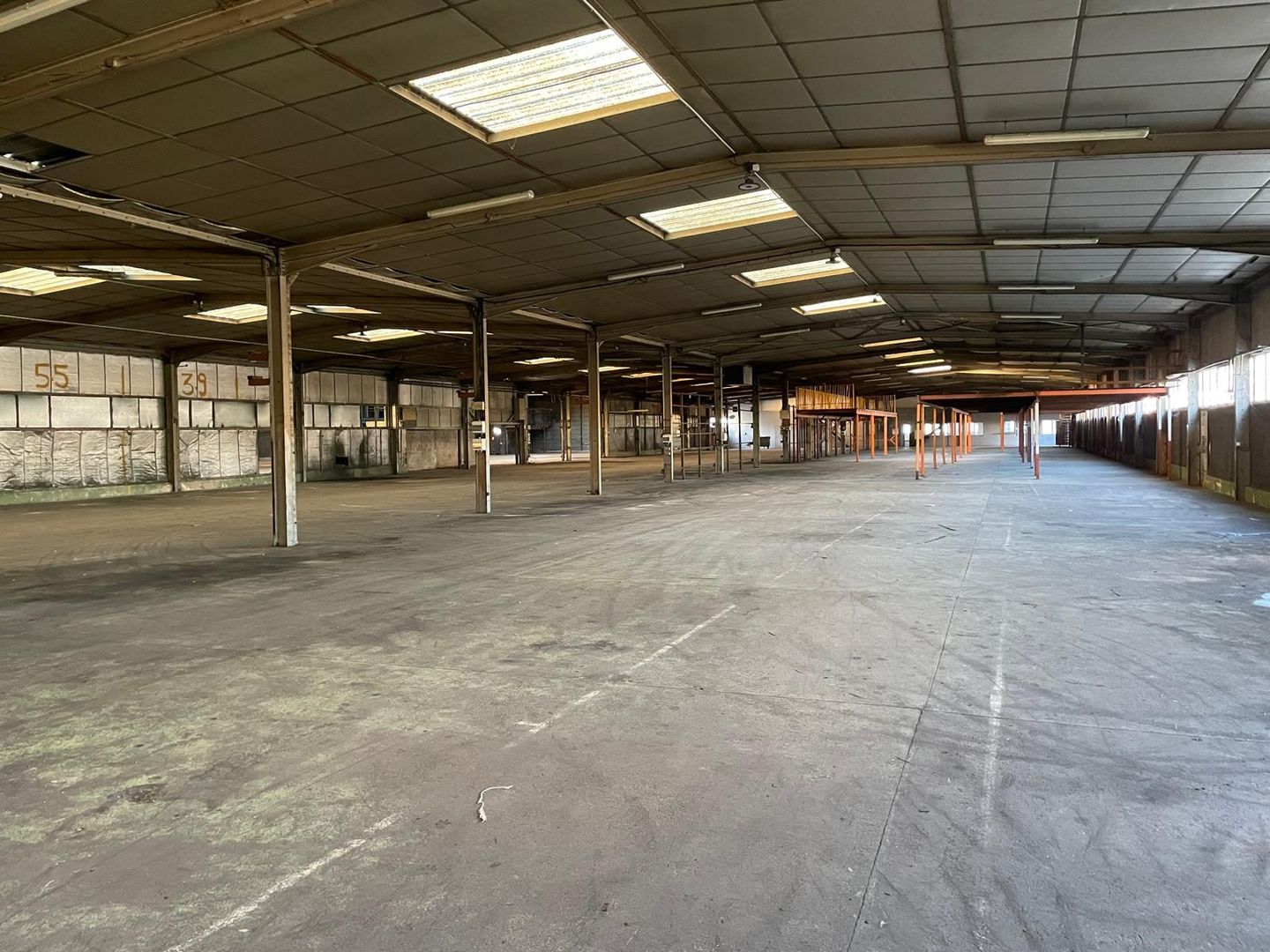 entrepôt de 3 143m², Brignoles (Var)