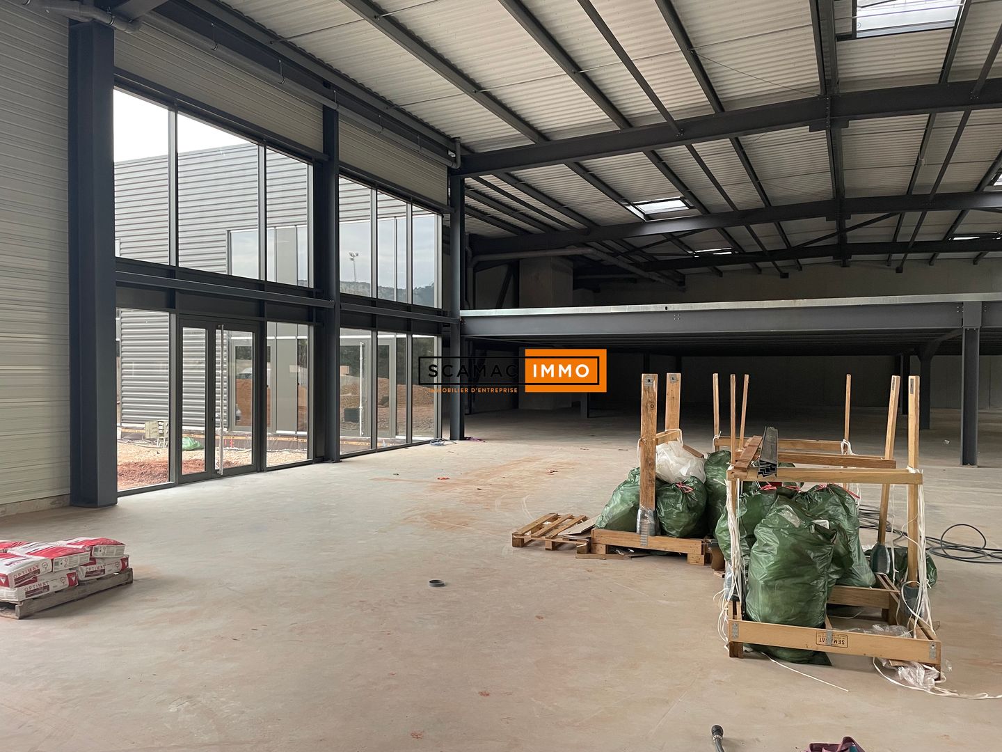 local d'activités de 1 170m², Ollioules (Var)