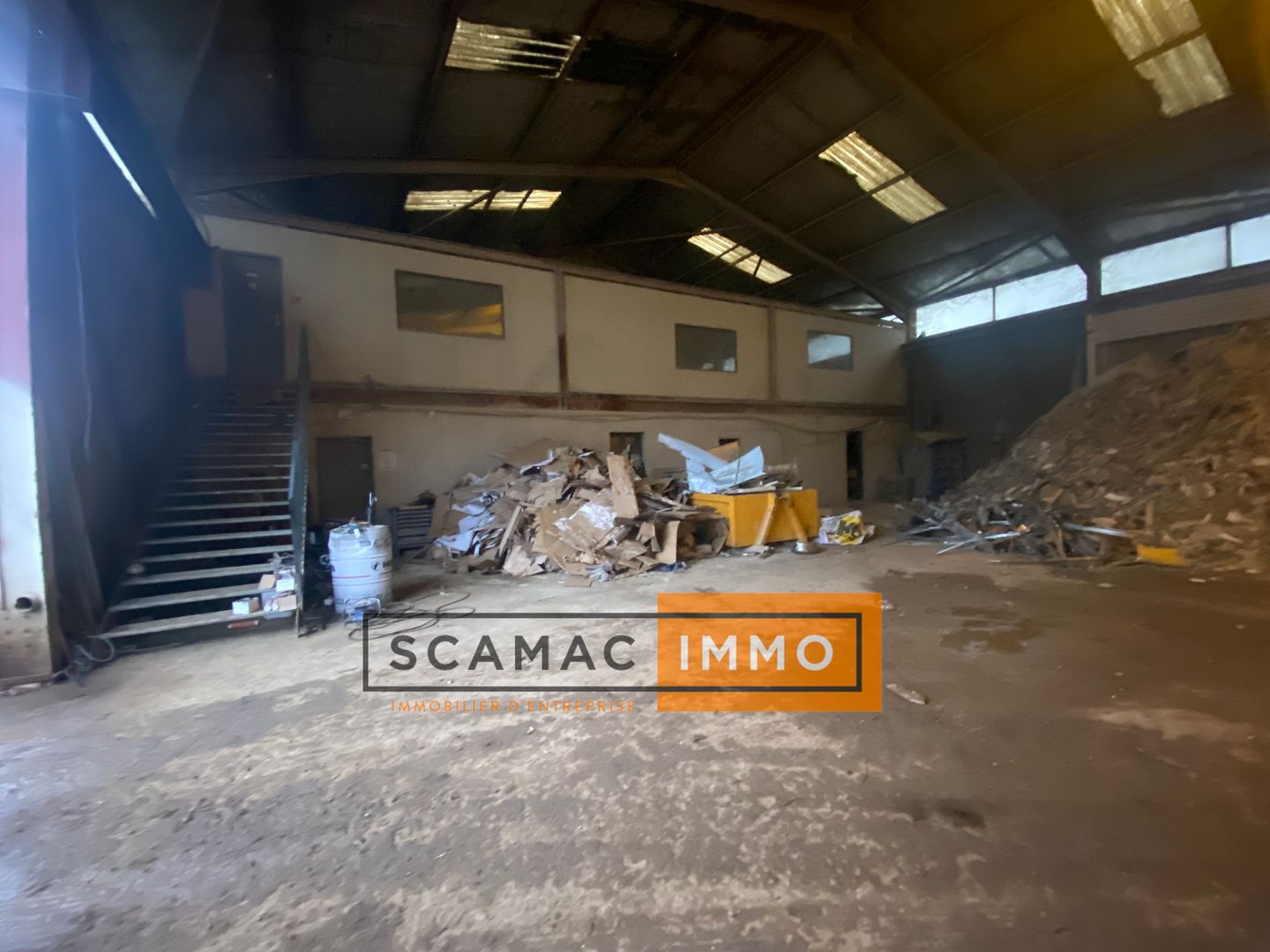 entrepôt de 1&nbsp;000m², Pertuis (Vaucluse)