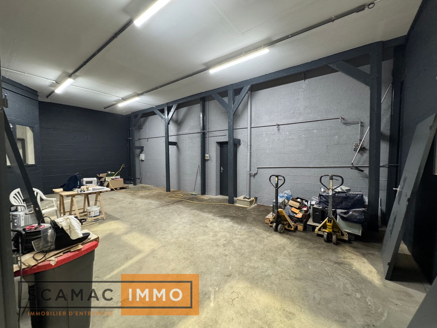 local d'activités de 1&nbsp;879m², Sainte-Geneviève-des-Bois (Essonne)