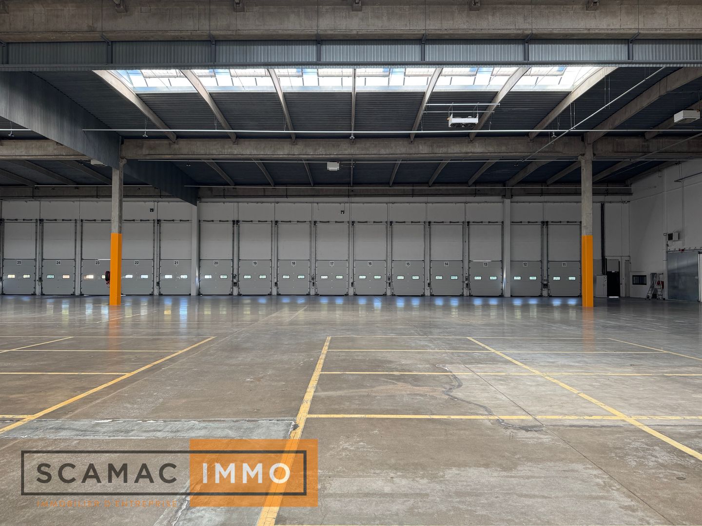 entrepôt de 8&nbsp;018m², Lisses (Essonne)