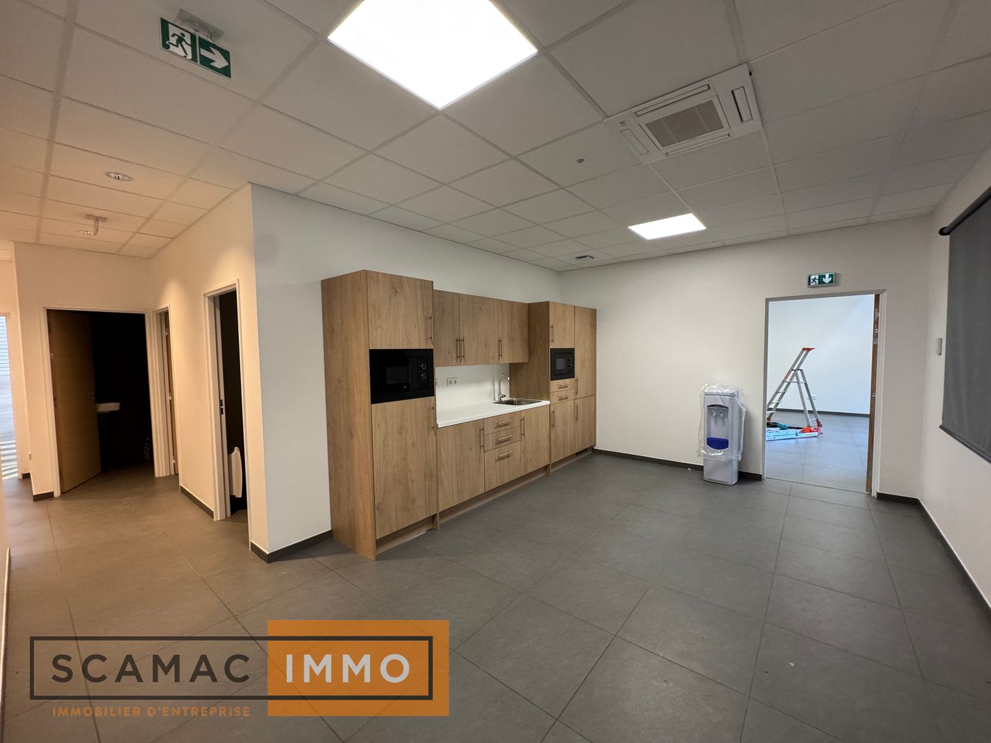 entrepôt de 8&nbsp;018m², Lisses (Essonne)