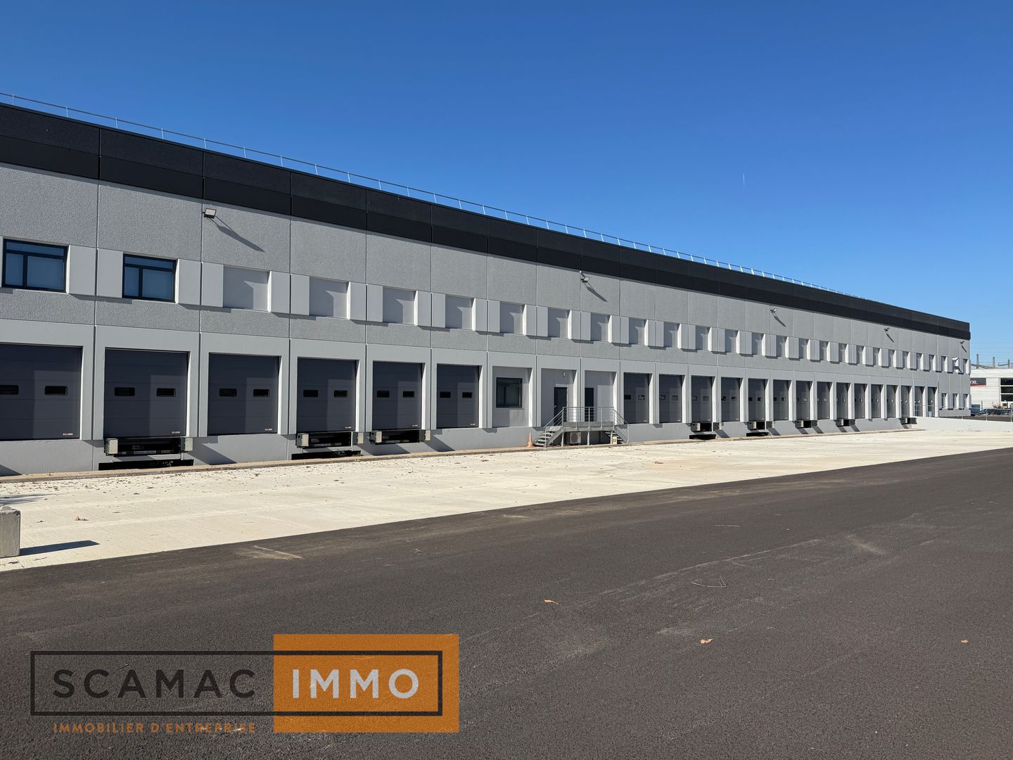 entrepôt de 8&nbsp;018m², Lisses (Essonne)