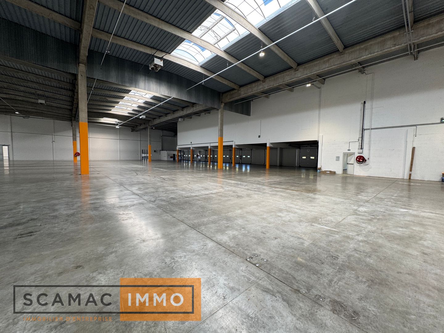 entrepôt de 8&nbsp;018m², Lisses (Essonne)