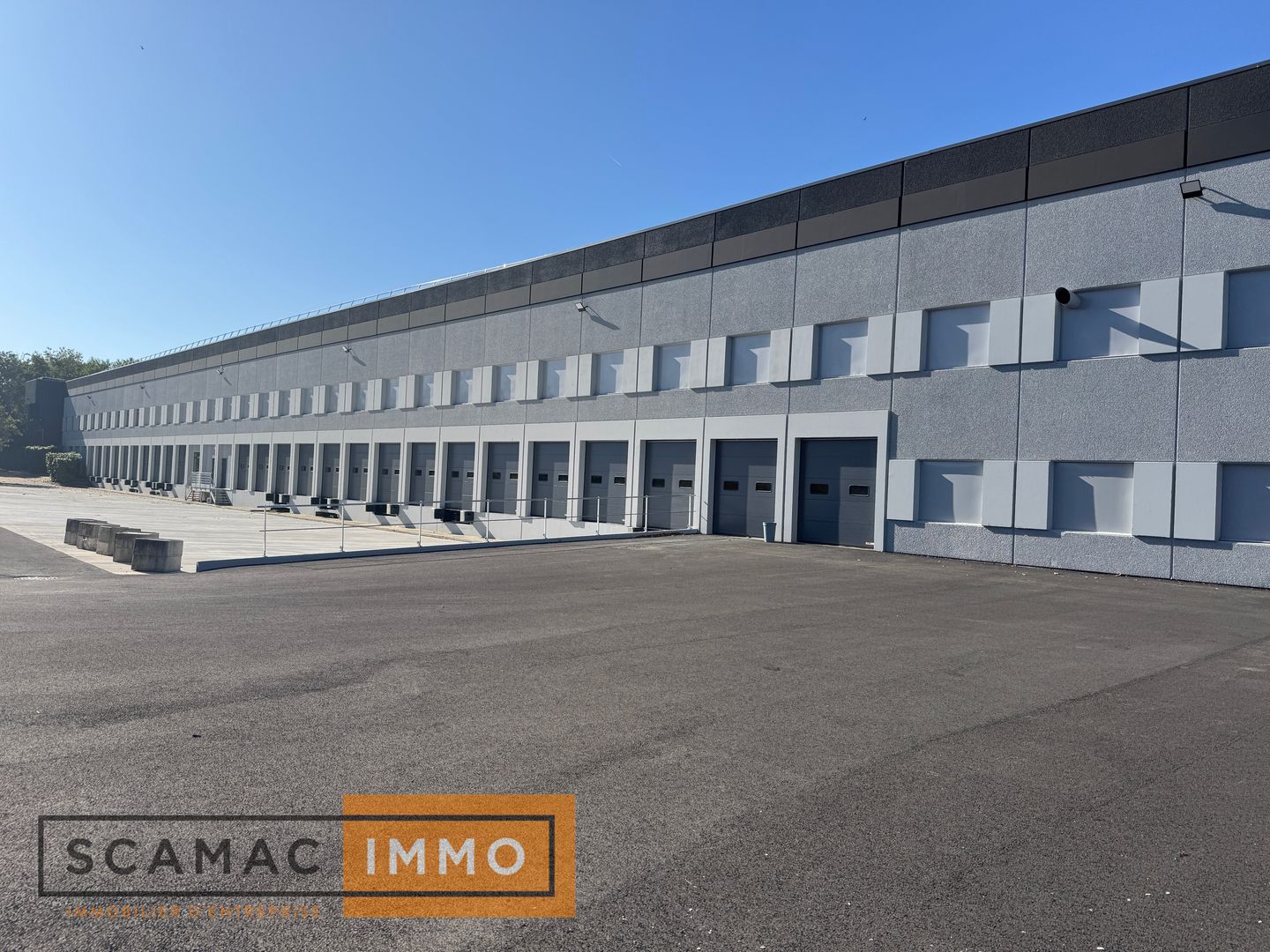 entrepôt de 8&nbsp;018m², Lisses (Essonne)