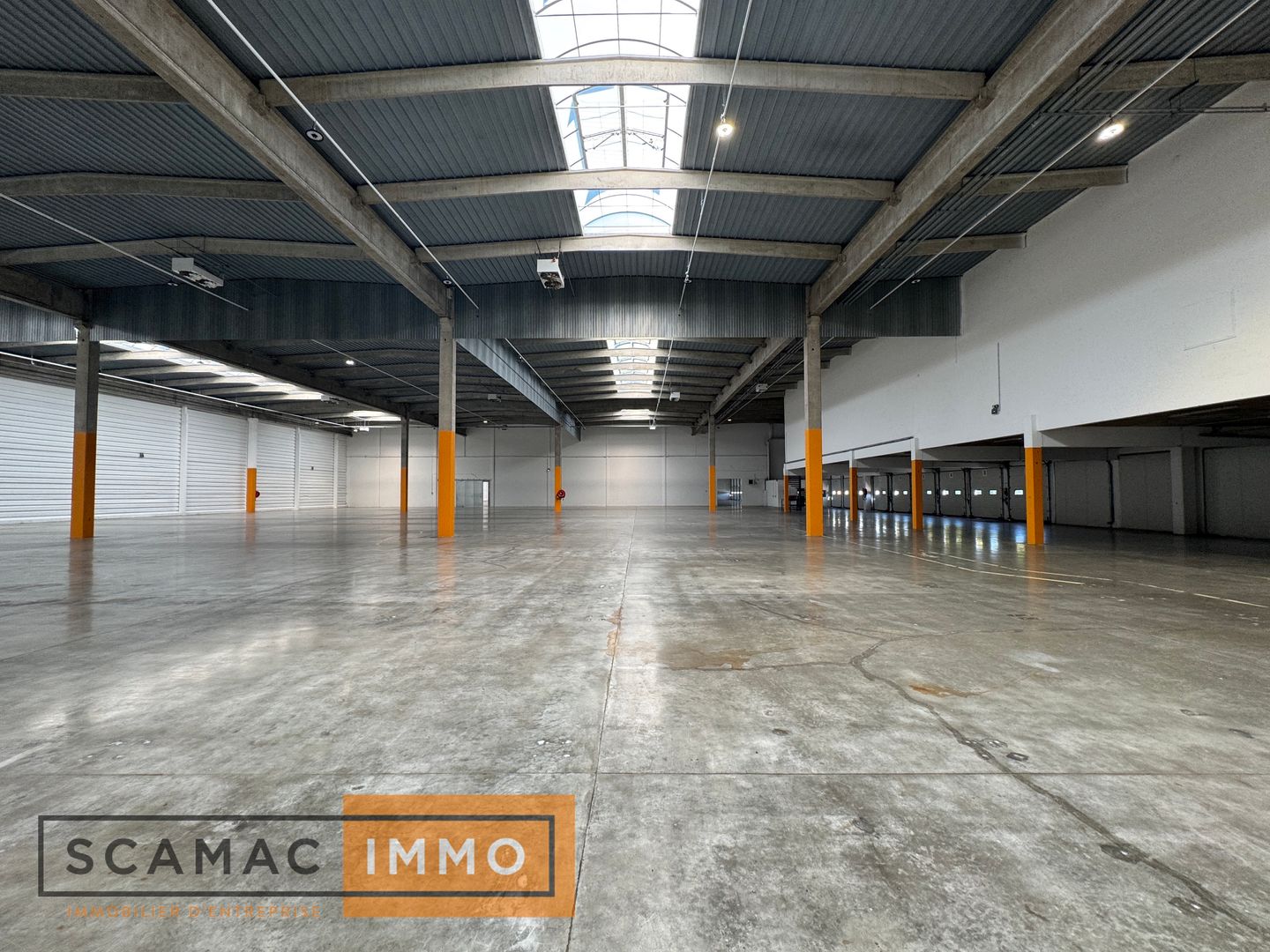 entrepôt de 8&nbsp;018m², Lisses (Essonne)