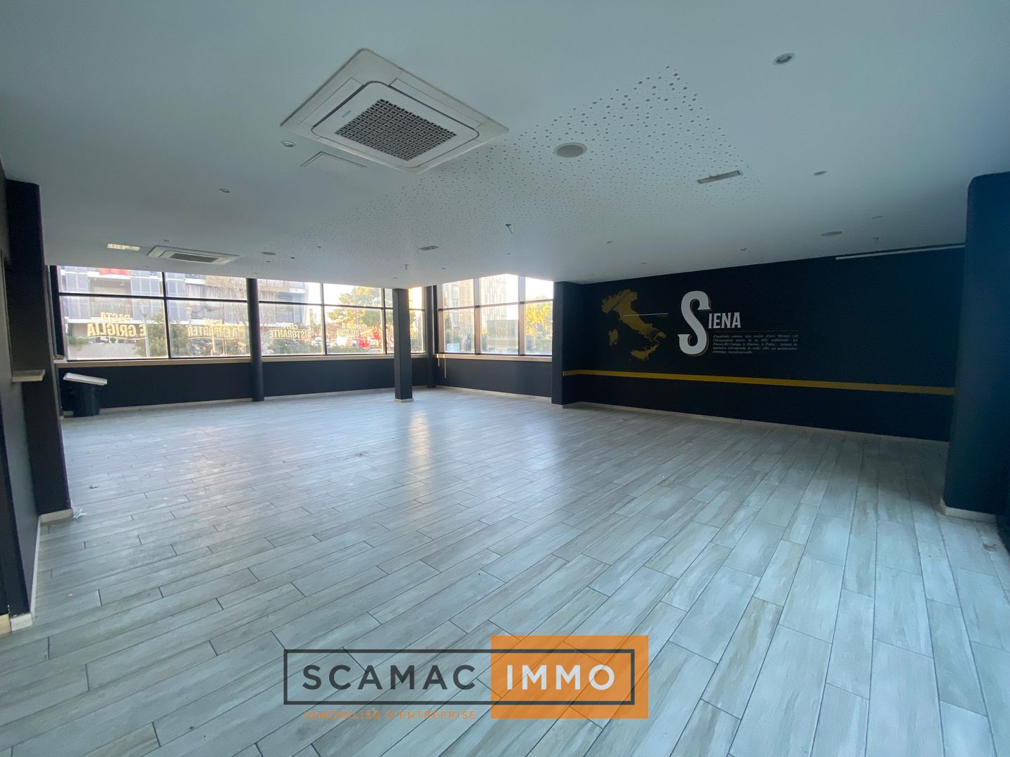 local commercial de 450m², Vitrolles (Bouches-du-Rhône)