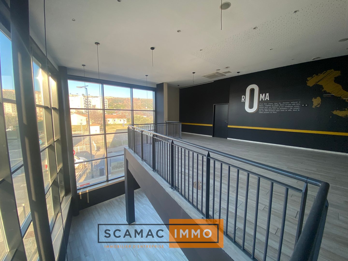 local commercial de 450m², Vitrolles (Bouches-du-Rhône)