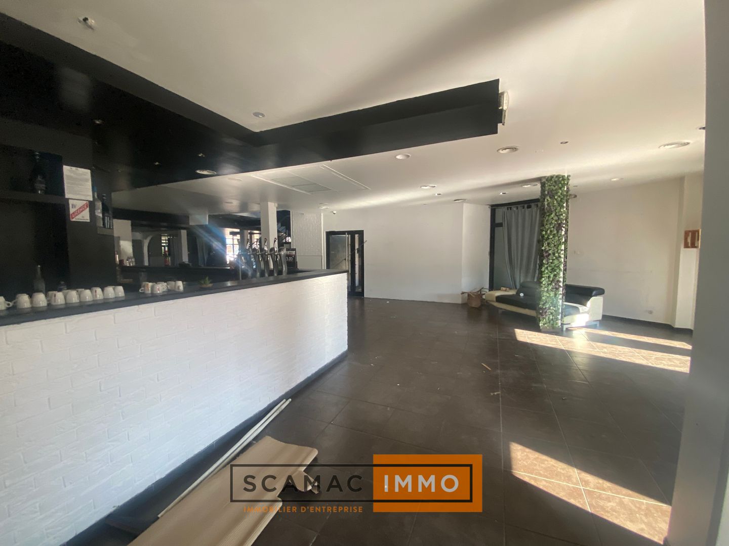 local commercial de 513m², Aix-en-Provence (Bouches-du-Rhône)