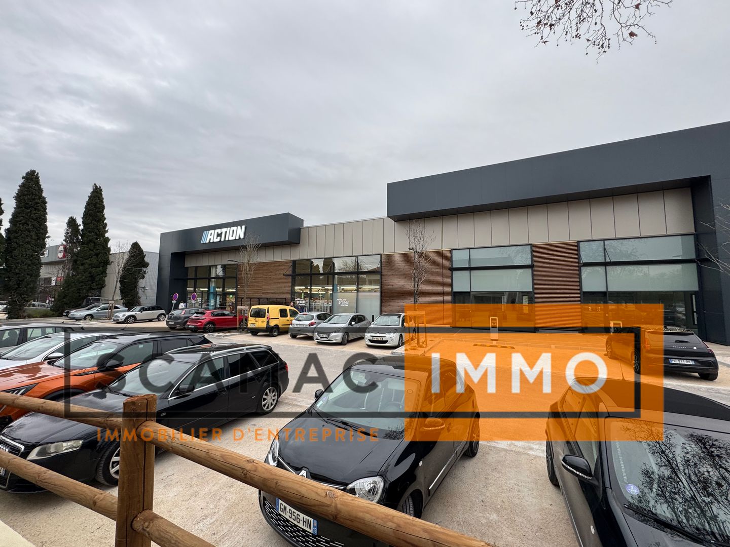 entrepôt de 105m², Salon-de-Provence (Bouches-du-Rhône)