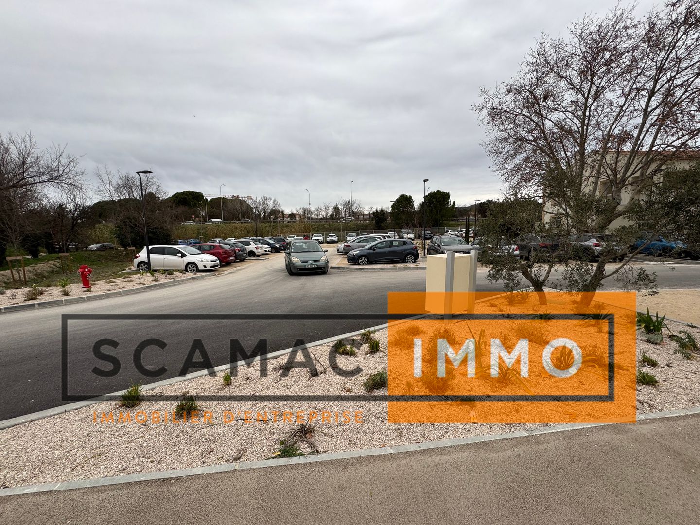 entrepôt de 105m², Salon-de-Provence (Bouches-du-Rhône)