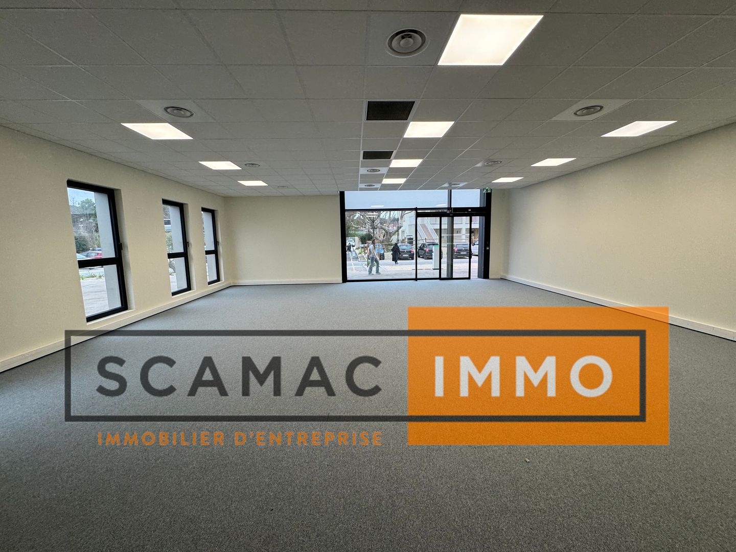 entrepôt de 105m², Salon-de-Provence (Bouches-du-Rhône)