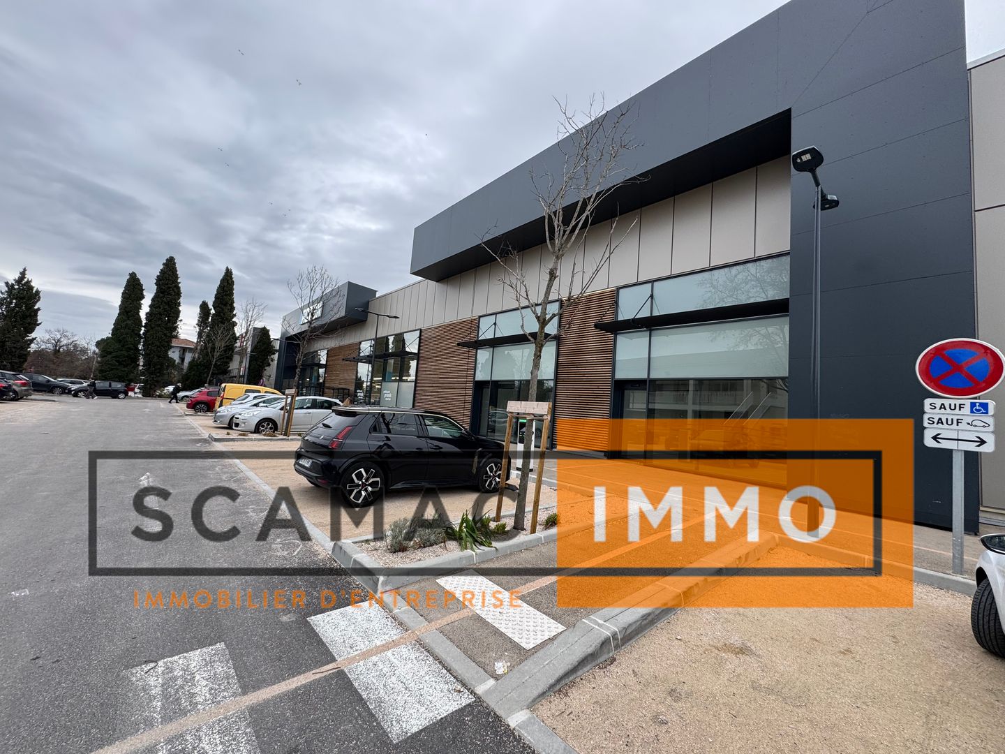 entrepôt de 105m², Salon-de-Provence (Bouches-du-Rhône)