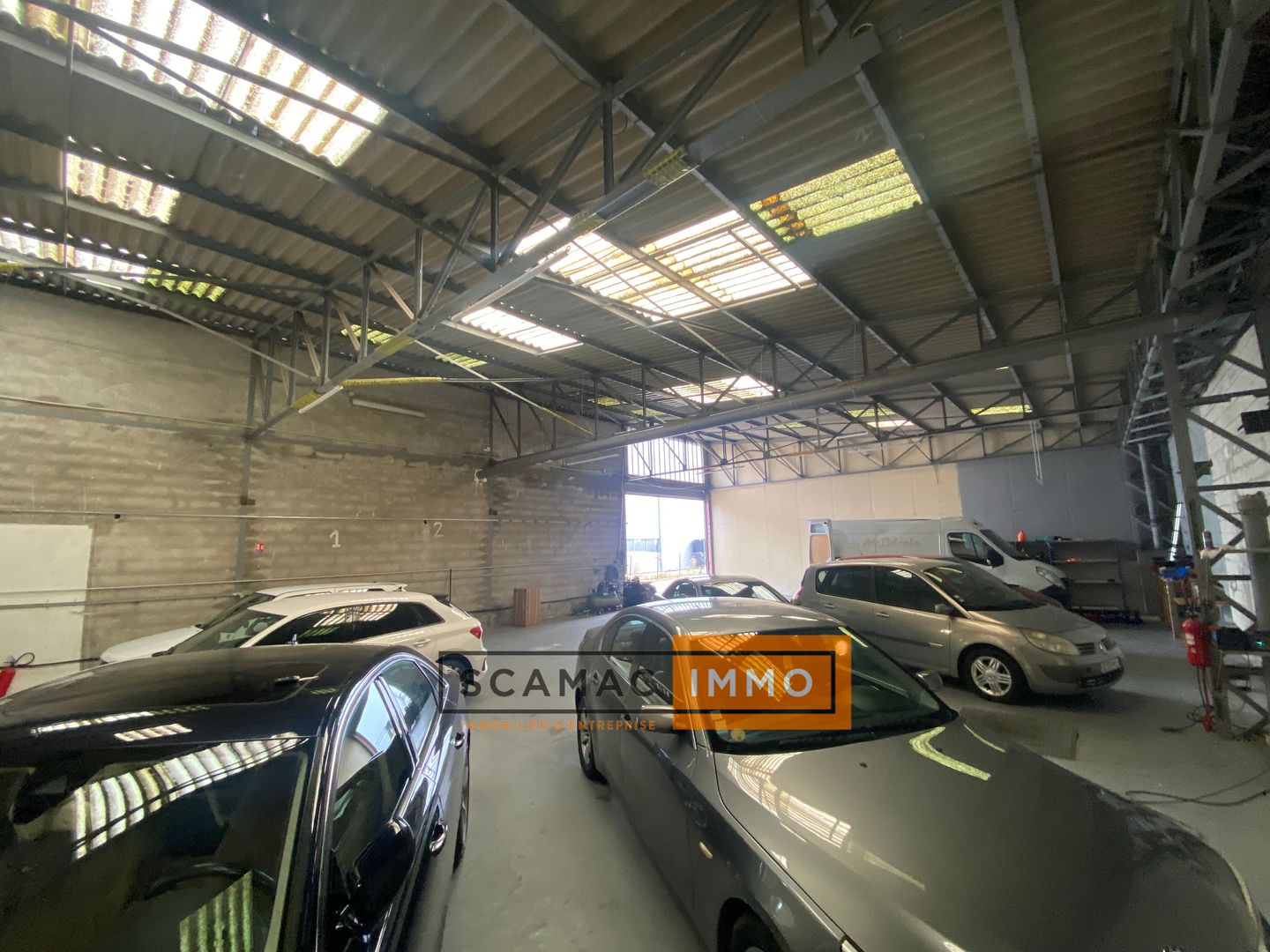 local d'activités de 600m², Rousset (Bouches-du-Rhône)